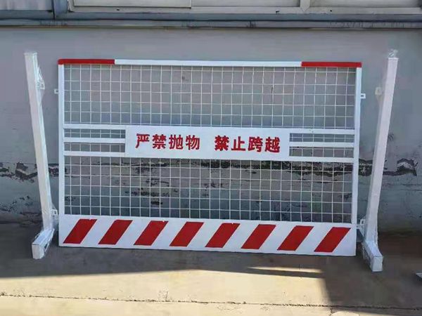 电梯防护门