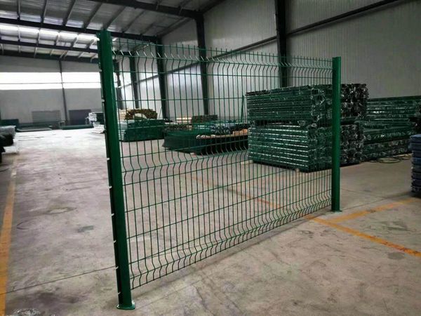 桃型柱护栏网 
