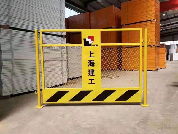 电梯防护门